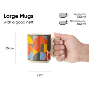 Multicolored mug held by a hand with measurements and volume details on a white background